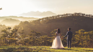 Czy należy postąpić, gdy w małżeństwie, próbują uczestniczyć nieodpowiednie osoby? Co robić gdy ludzie próbują wtrącać się w nasze życie? Jak rozwiązywać małżeńskie konflikty we własnym domu!