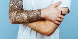 Dlaczego mężczyźni nie okazują swoich uczuć? Czy traktujemy przeprosiny z ust kobiet na poważnie? Jak przeprosić mężczyznę!