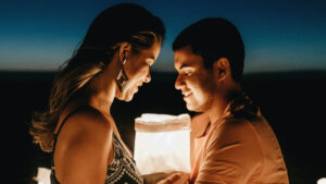 Które piosenki lubimy słuchać podczas miłosnych zbliżeń? Gdzie znajdę najlepsze piosenki do łóżka? Muzyka do seksu!