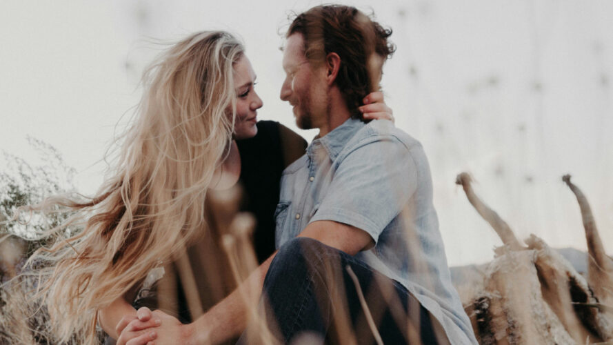 Jacy są prawdziwi mężczyźni? Co nas utożsamia w dzisiejszym świecie? Jaki ślad po nas zostanie? Sprawdź cytaty o mężczyznach!