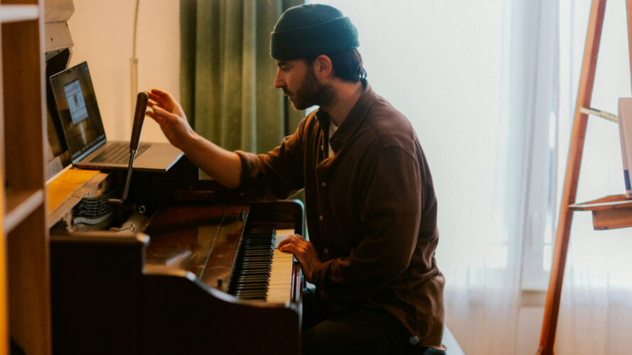 Czy można się czegokolwiek nauczyć w Internecie? Na czym polegają kursy online? Na co zwracać uwagę kupując e-produkty!